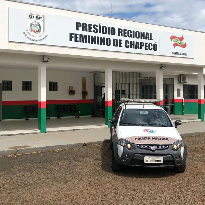 Mulher Foragida Desde Por Cometer O Crime De Roubo Presa Pela