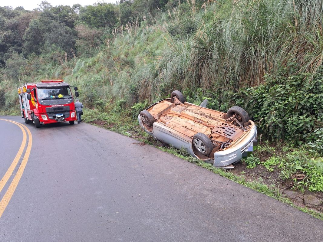 Sa Da De Pista Seguida De Capotamento Registrada Na Sc Entre