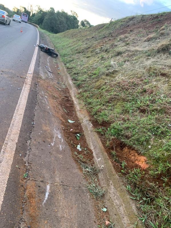 Motociclista Perde O Controle Durante Ultrapassagem E Sofre Grave