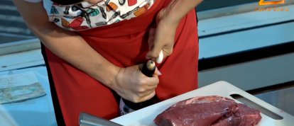 VÍDEO: Tutorial de como abrir um vinho com Cristine Maraga