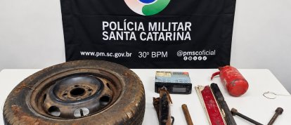 Suspeito de furto em veículo é levado à delegacia em Faxinal dos Guedes