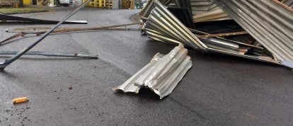 Empresa de Ipuaçu registra destelhamento após forte pancada de chuva acompanhada de rajadas de vento