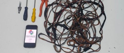 Homem é preso após furtar fios de energia e tentar queimar cobre em Chapecó