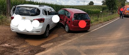 Colisão entre veículos deixa feridos na SC-305, no Extremo-Oeste