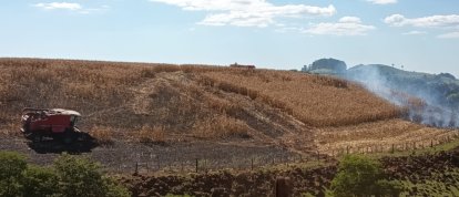 Incêndio atinge colheitadeira e lavoura de milho em município do Oeste