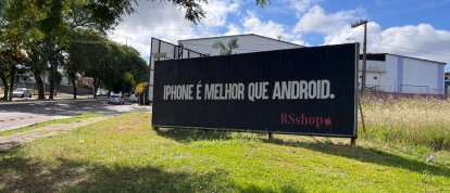 Empresa de Xanxerê faz outdoor afirmando que iPhone é melhor do que Android
