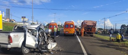 Colisão entre caminhonete e caminhão deixa jovem ferido na BR-480, em Chapecó