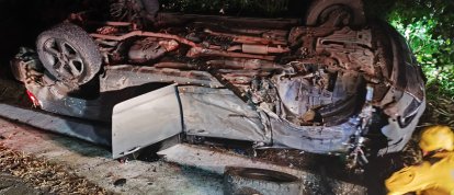 Colisão entre caminhonete e caminhão termina com capotamento na BR-282 em Ponte Serrada