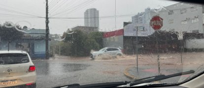 VÍDEO: Chuva forte causa transtornos no centro de Xanxerê