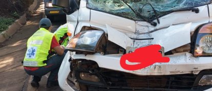 Colisão traseira entre furgão e caminhão é registrada na BR-282