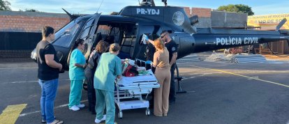 Bebê com queimaduras graves é transferido de helicóptero para hospital de Chapecó