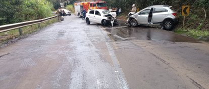 Colisão entre carros deixa dois homens feridos na SC-283 no Oeste