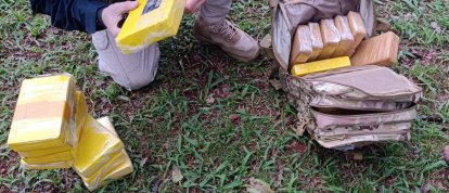 Motorista foge de fiscalização, bate em carros parados e acaba preso com quase 25 quilos de cocaína em Chapecó