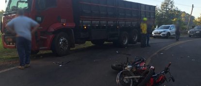 Motociclista fica ferido após colisão com caminhão na SC-163 no Oeste