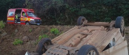 Motorista perde controle do carro e capota na SC-163 no Oeste