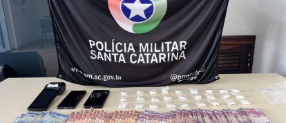 Homem é preso por tráfico de drogas após polícia encontrar cocaína escondida em veículo em Concórdia