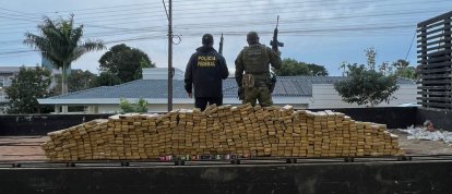 Polícia Federal apreende caminhão com 5,5 toneladas de maconha na fronteira