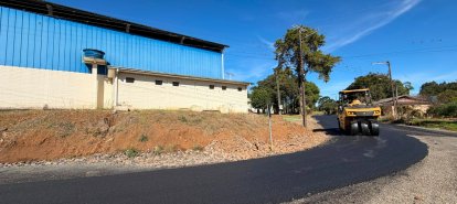 Prefeitura de Xanxerê inicia pavimentação asfáltica do trecho restante da Linha Cambuinzal até a rodovia