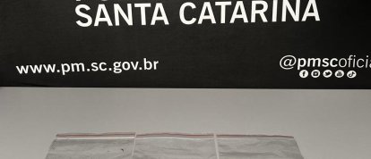 Polícia Militar prende dois suspeitos por tráfico de drogas e apreende crack, maconha e dinheiro em Xanxerê
