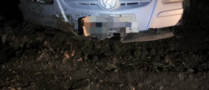 Quatro pessoas são levadas ao hospital após carro sair da pista na BR-282