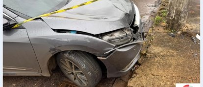 Motociclista fica ferido após colidir com carro em cruzamento de São Domingos