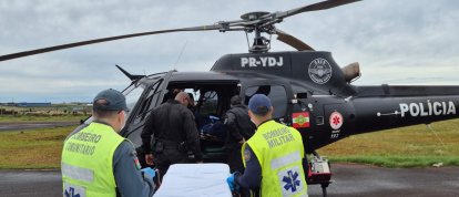 Jovem de 23 anos fica ferido após ser atingido por árvore durante trabalho em Faxinal dos Guedes
