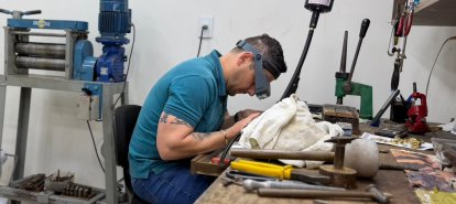 VÍDEO: Por trás da vitrine, existe um trabalho que exige técnica e atenção aos detalhes!