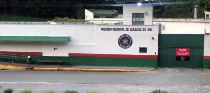 Casal é preso por suspeita de abusos contra pessoas surdas em Jaraguá do Sul