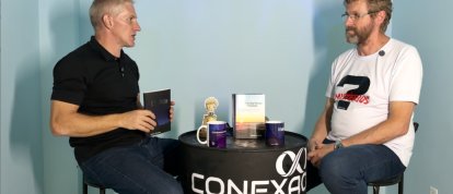 VÍDEO: mistérios e reflexões marcam entrevista com escritor em Chapecó