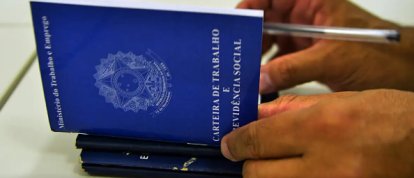 Pesquisa revela que brasileiro prefere emprego com carteira assinada