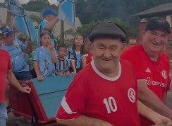 VÍDEO:&nbsp; Torcedores do Internacional puxam carroça com gremistas