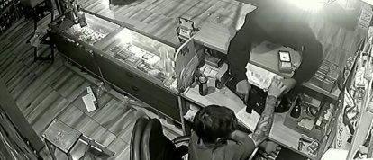 Tia e sobrinho são condenados a mais de 9 anos de prisão por roubo em tabacaria de Chapecó