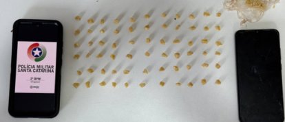 PM prende quatro pessoas e apreende drogas em diferentes ocorrências em Chapecó