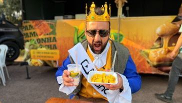 VÍDEO: o soberano da Femi passou pela Kpamonha para uma missão importante: provar o suco de milho e a pamonha da casa