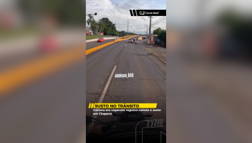 VÍDEO: Câmera acoplada ao capacete de um motociclista registra colisão entre carro e moto