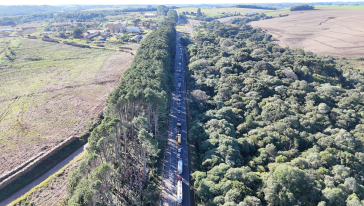 VÍDEO: Motoristas que passam pela BR-282, em Faxinal dos Guedes, devem redobrar a atenção no trevo próximo à MBRF 