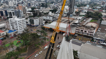 VÍDEO: Um raio atingiu a Igreja Matriz de Xanxerê no dia 22 de julho, causando danos que exigiram reparos e melhorias no local