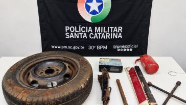 Suspeito de furto em veículo é levado à delegacia em Faxinal dos Guedes
