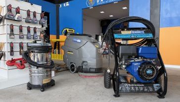 VÍDEO: na Mestre da Obra, está disponível para locação uma lavadora de piso que lava, esfrega e seca ao mesmo tempo