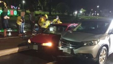 Acidente entre três veículos deixa duas pessoas feridas no Centro de Xanxerê 