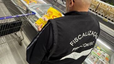 Procon realiza fiscalização em estabelecimento alimentício de Abelardo Luz após denúncia