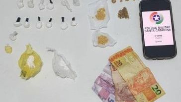 Mulher é presa por tráfico de drogas após tentar fugir da Polícia Militar
