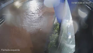 VÍDEO: Rua fica alagada em cerca de 20 minutos durante forte chuva em Xanxerê