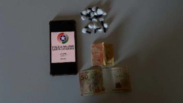 Adolescente de 16 anos é apreendido por tráfico de drogas em Chapecó
