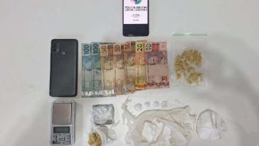 Jovem é presa por tráfico de drogas em Chapecó