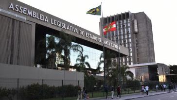 Santa Catarina elege 40 deputados estaduais neste domingo; veja a lista