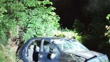 Duas pessoas ficam feridas após saída de pista na BR-282, no Oeste