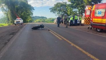 Colisão entre carro e moto deixa mulher gravemente ferida na SC-163, no Oeste