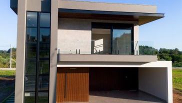 VÍDEO: Casa de alto padrão à venda em condomínio fechado em Chapecó