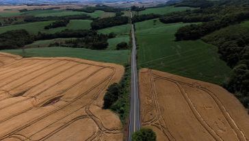 VÍDEO: asfalto no interior de Xanxerê transforma a realidade dos produtores rurais